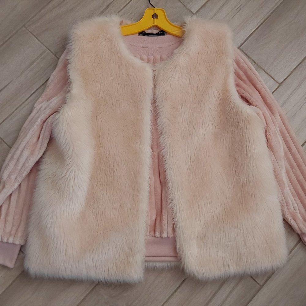 MIX & MATCH Blush Pink Fluffy Ribbed Top & Faux Fur Vest. Size M/L